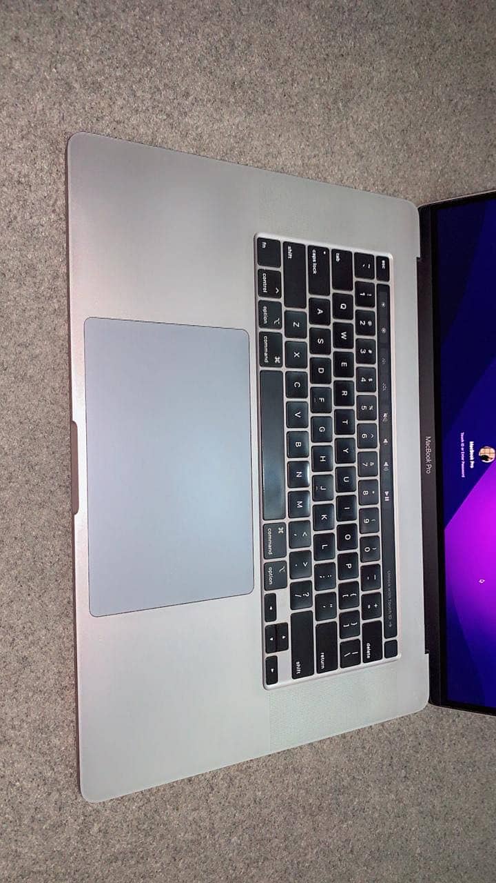 MacBook Pro 14