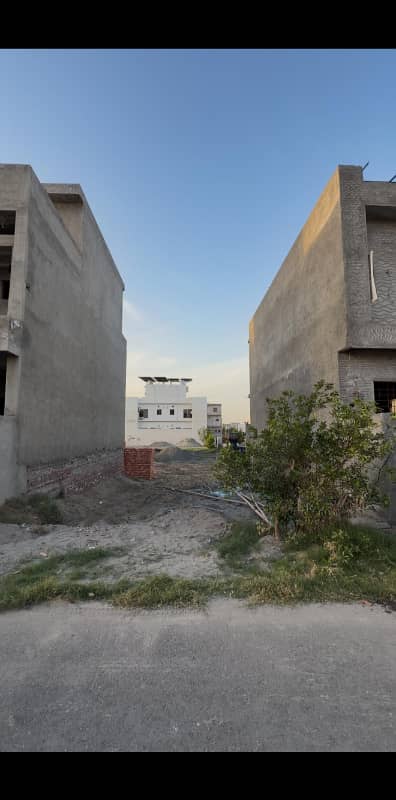 10 marla plot for sale in lda avenue 1 block M 60 feet road
