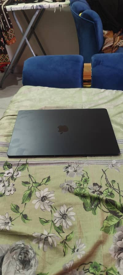 Apple MacBook Air M2 (13-inch) - Excellent Condition