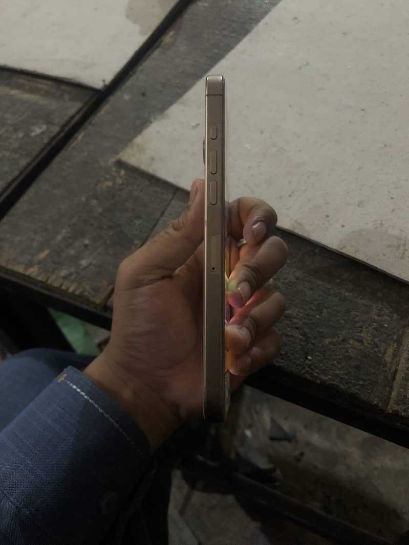 iPhone 16 pro max 4