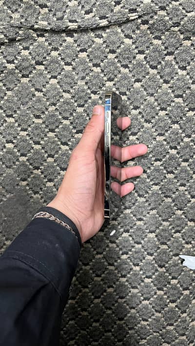 iphone 12 pro discription ma all condition likhi ha