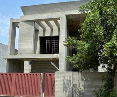 DOBLE HIGHT LOBBY, GREY STRUCTURE HOUSE 8 MARLA AVAILABLE FOR SALE IN C BLOCK