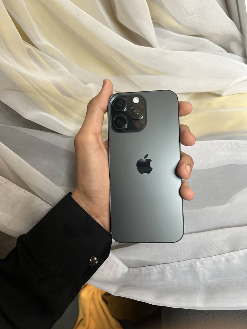 iPhone 16 pro max 1
