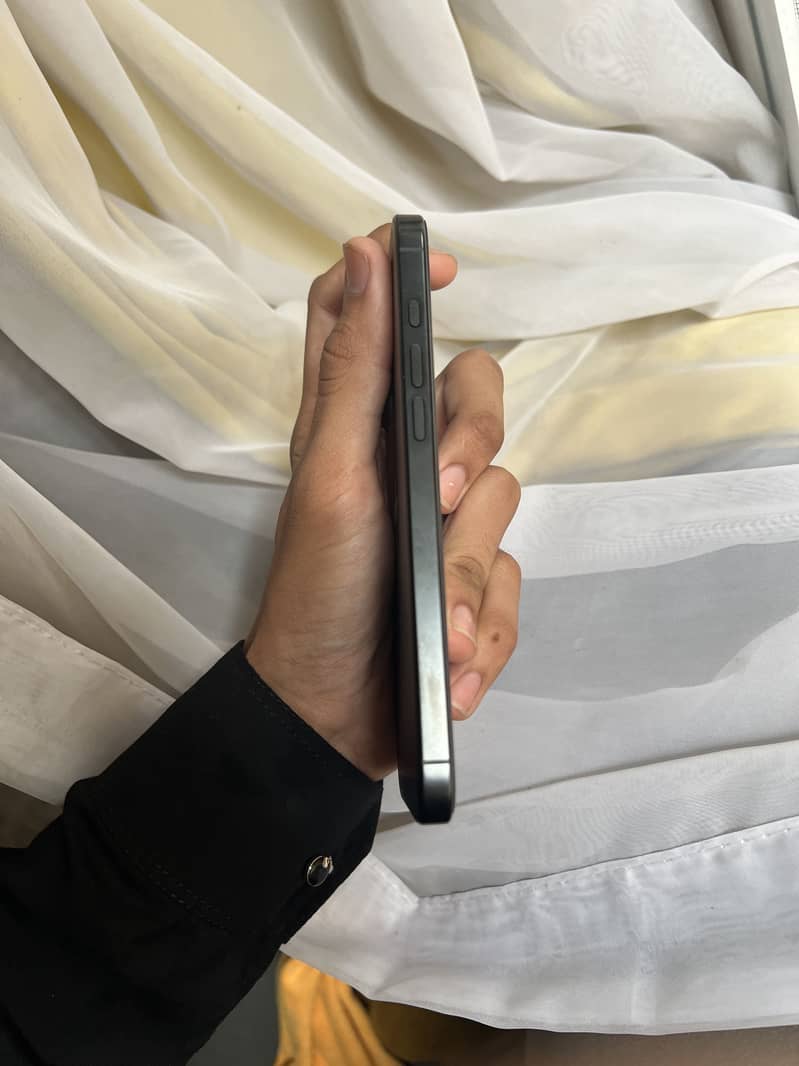iPhone 16 pro max 3