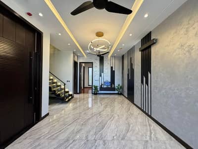 10 MARLA 4 BEDROOM HOUSE AVAILABLE FOR RENT