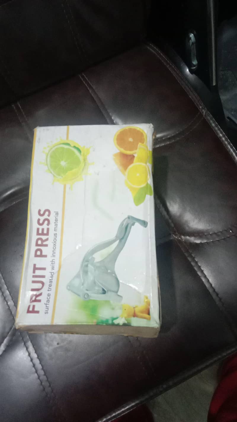 Fruit press machine 0