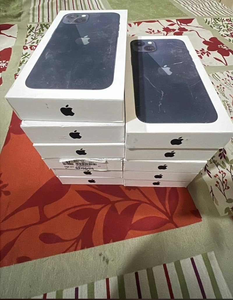 iPhone 13 box pack 0