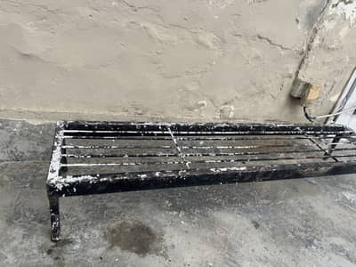 Iron bench for pots