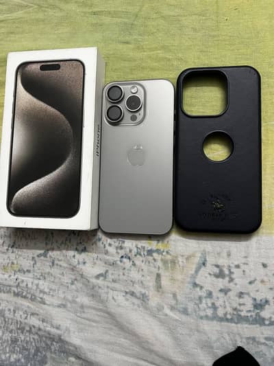 iphone 15 pro natural titanium with original box n cable