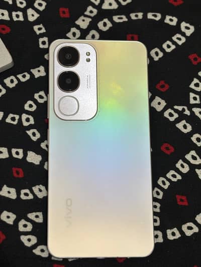 03454048993 Vivo y19s 4+4ram and 128 storage silver color