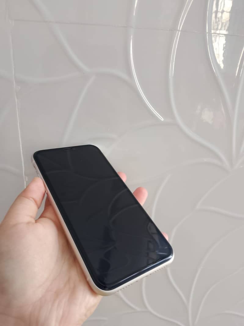 iPhone 11 3