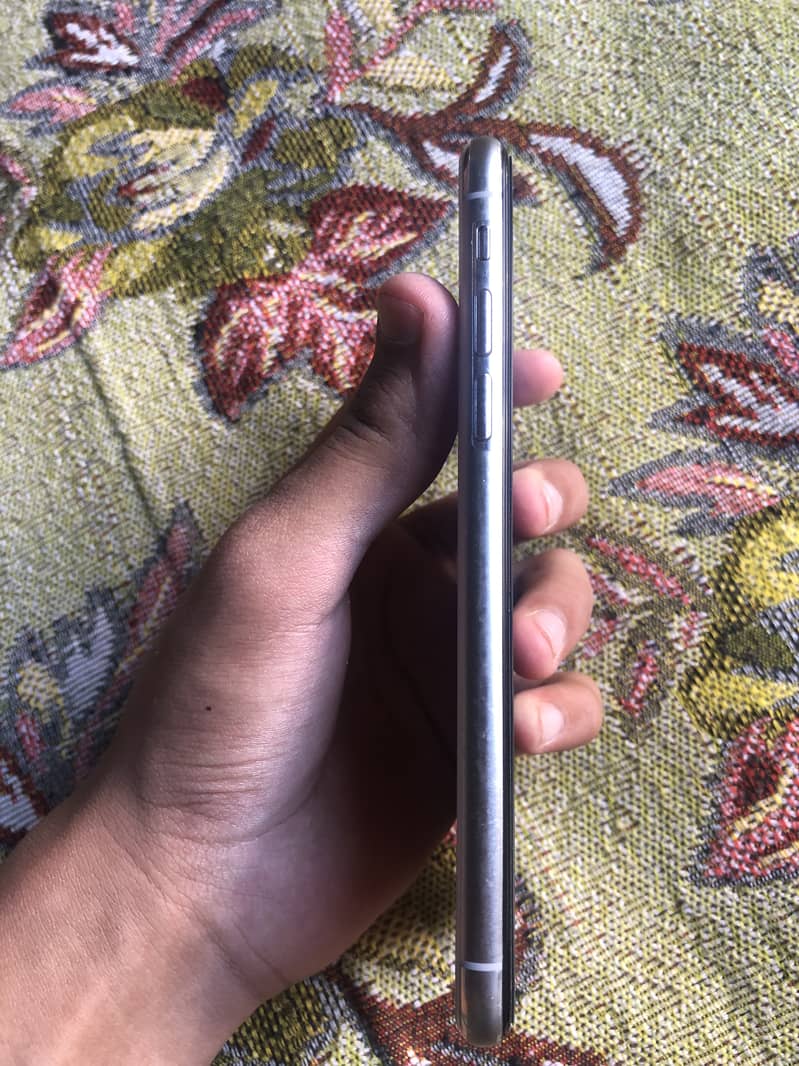 Apple iPhone X 3