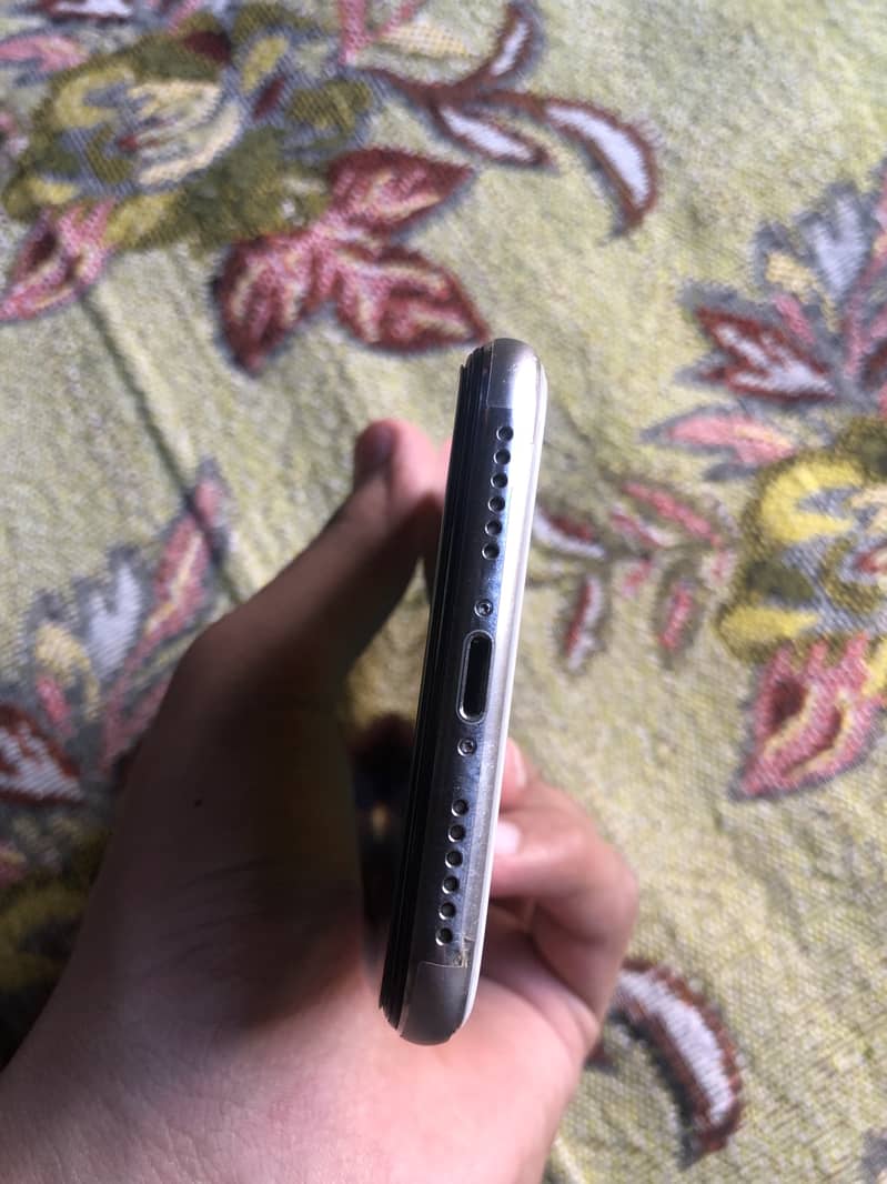 Apple iPhone X 4