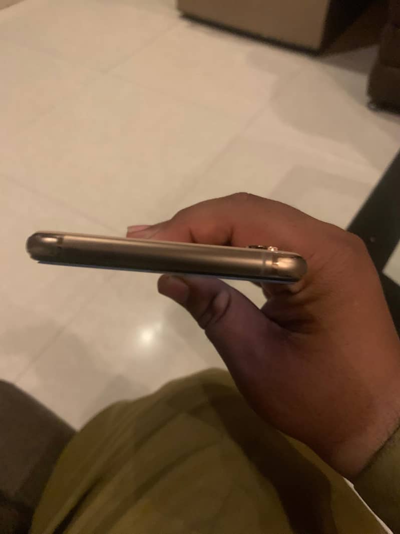 iPhone XS Max 4