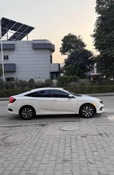 Honda civic x 2017 just like new car