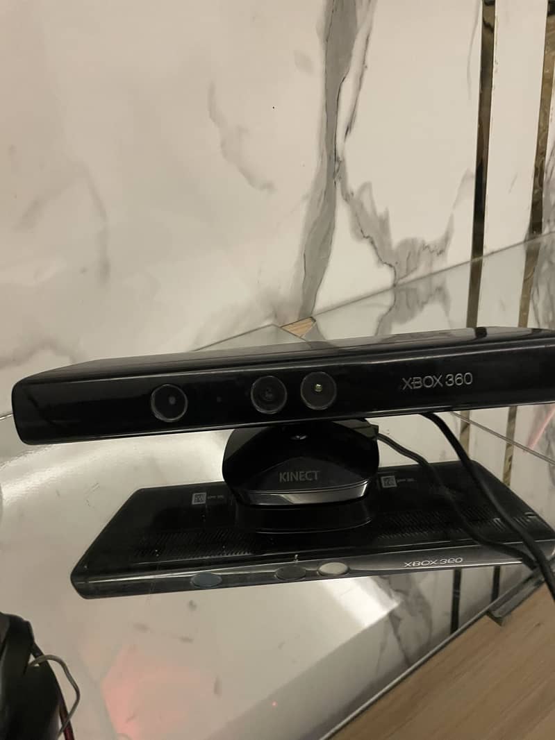 Xbox 360 e with Kinect 6