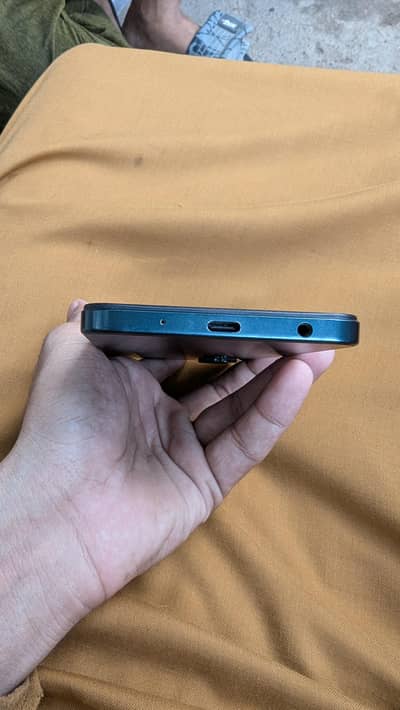 vivo y04 4/128 with box and charger