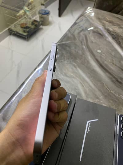 Samsung Galaxy S25 FE.