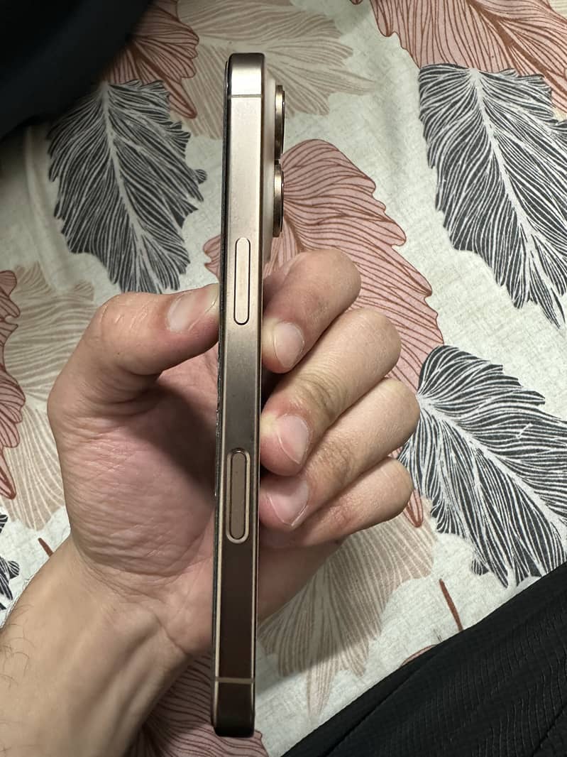iPhone 16 pro 2