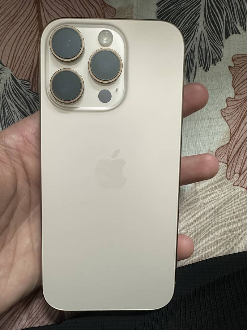 iPhone 16 pro 4
