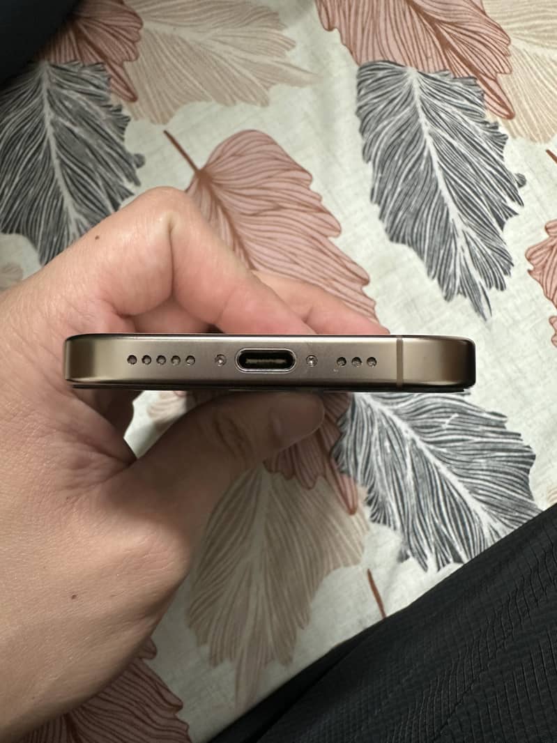 iPhone 16 pro 8