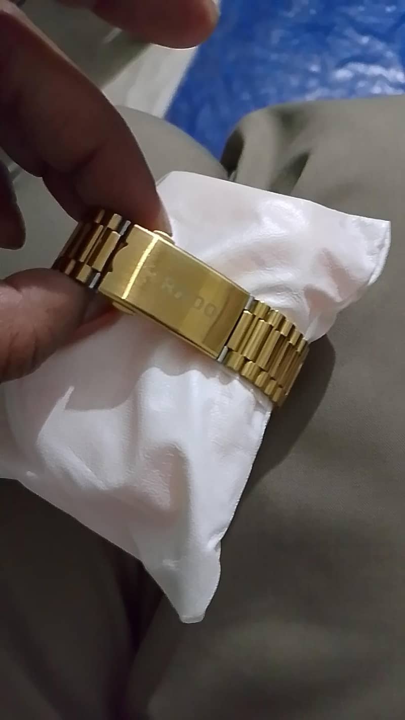 راڈو ڈائیا سٹار واچ۔ اٹومیٹک۔سوئس میڈ ۔بہترین ورکنگ کنڈیشن۔ آ ل اوکے 4