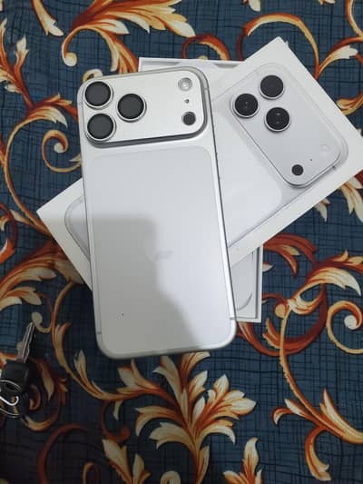 iphon 17pro max 256gb silver non pta / iphone 16pro max 256gb black