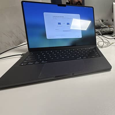 Macbook pro M5 (14 inch)