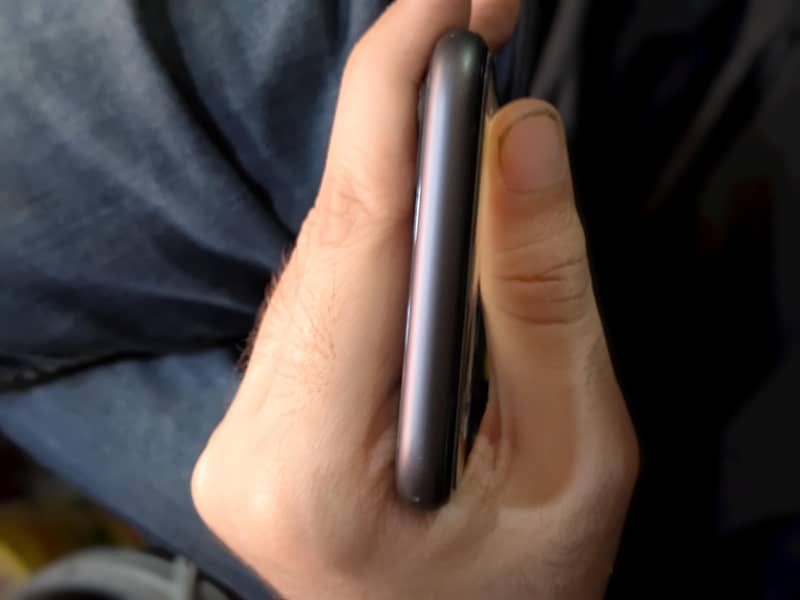 IPHONE  11 4