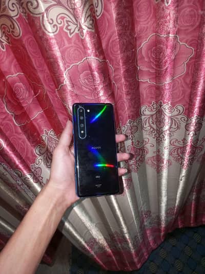 AQUOS R5G