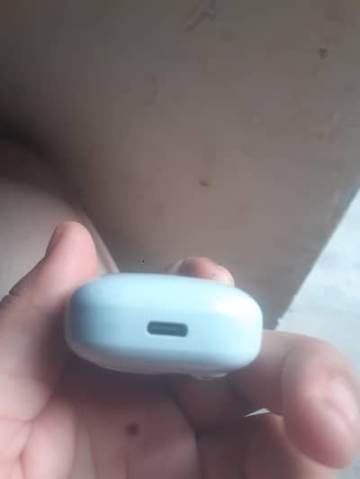 R6 earbuds new 10 by 10 condition dual earphones working 100