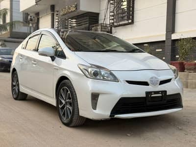 Toyota Prius 2015/2019 pearl white