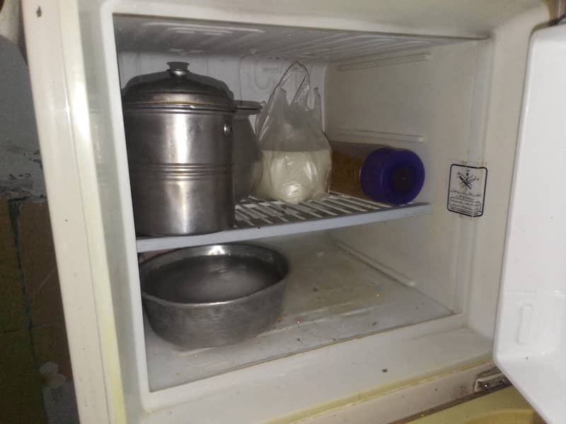 dawlance fridge 2