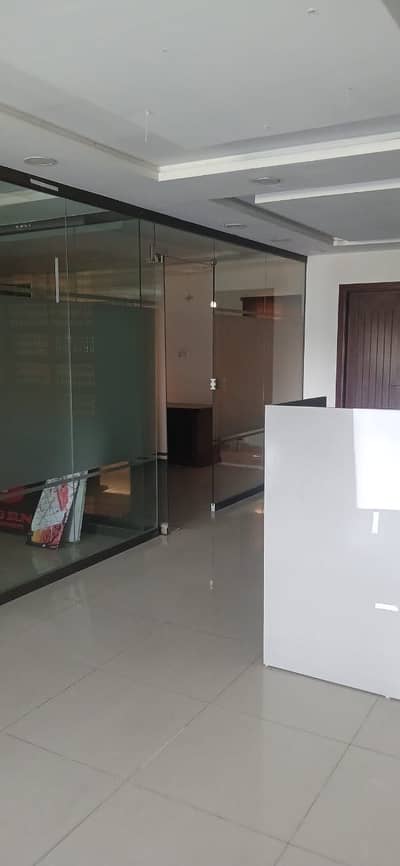 1800 Square Feet Hall