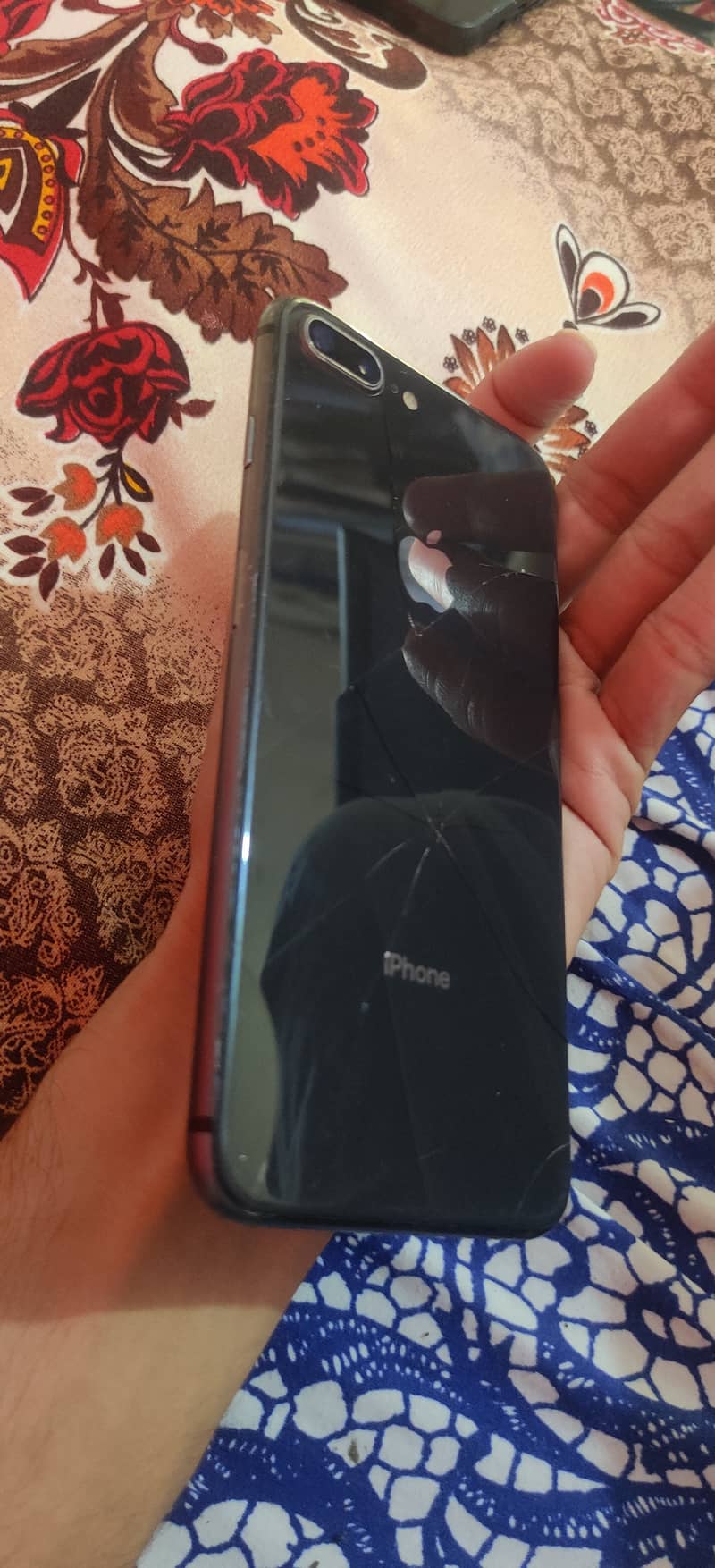 Apple iPhone 8 Plus 3