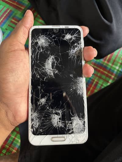 AQUOS R2