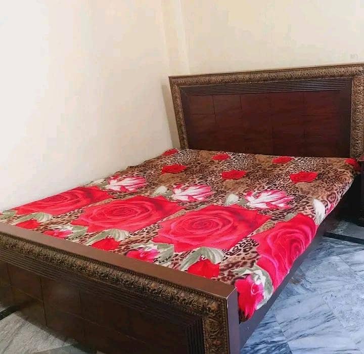 King size bed 0