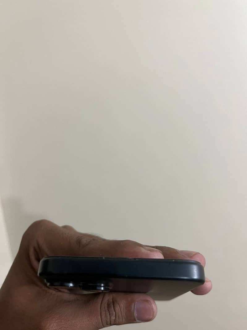 iPhone 15 plus 4
