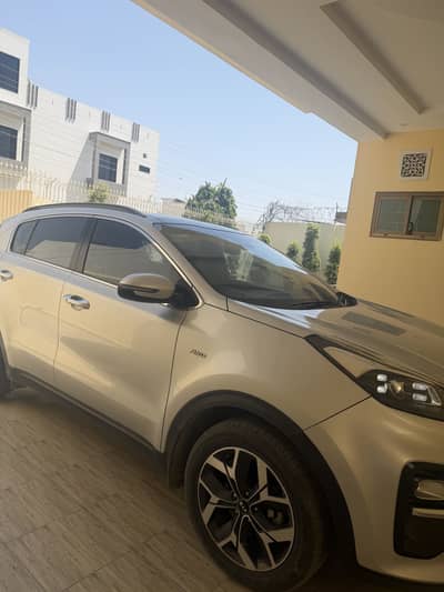 KIA SPORTAGE AWD, Non-Accidental Car with minor scratches and dents