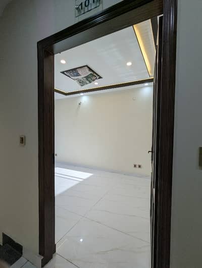Full building with modern elevation for rent total near grand masjid Bahria town Lahore