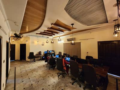 I KANAL BRAND NEW LOWER PORTION AVAILABLE FOR RENT FULLY FURNISHED OFFICE SETUP ALL FACILITIES AVAILABLE E. T. C.