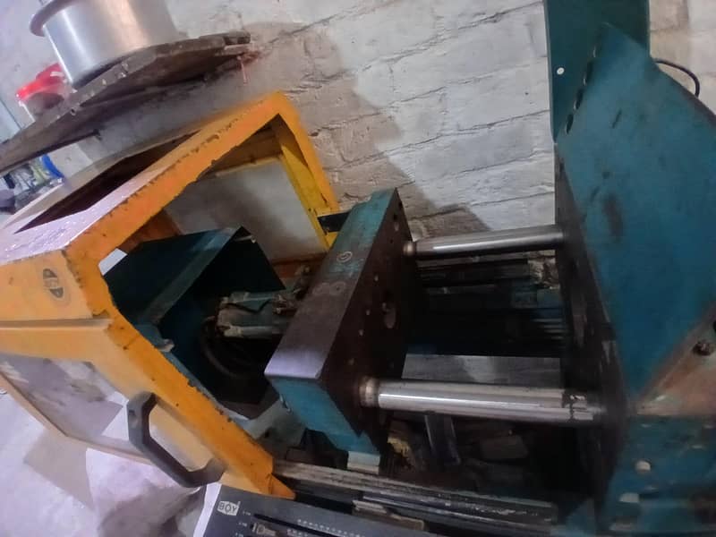 Injection Molding Machine 1