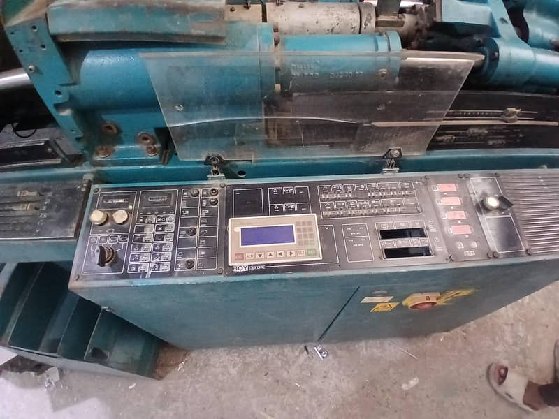 Injection Molding Machine 4