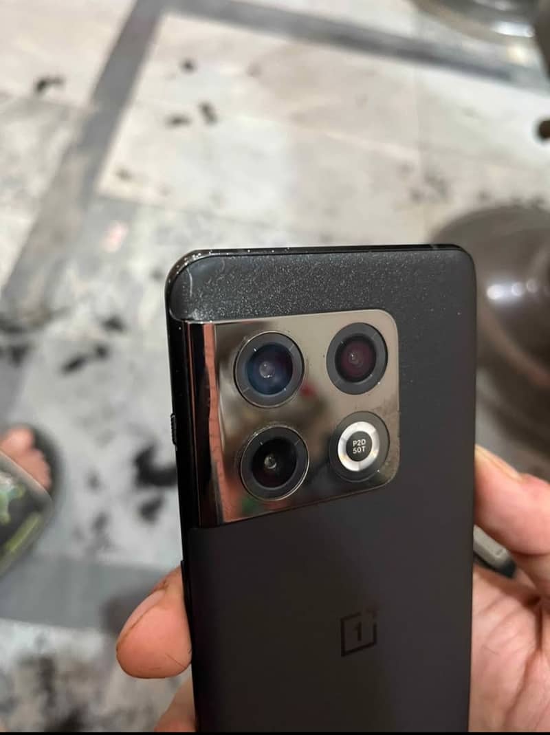 One Plus 10 Pro 4