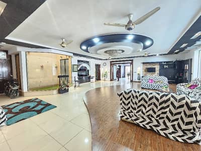 2 Kanal Commercial Building for Rent