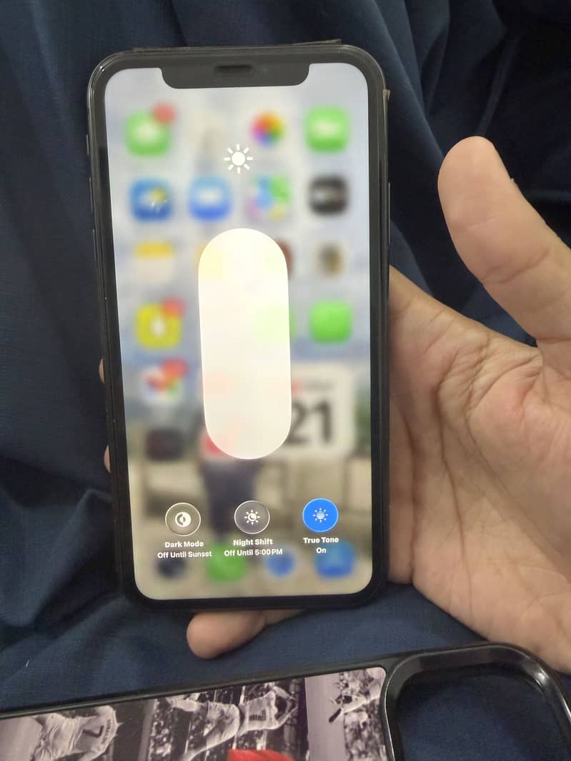 IPHONE 11 4