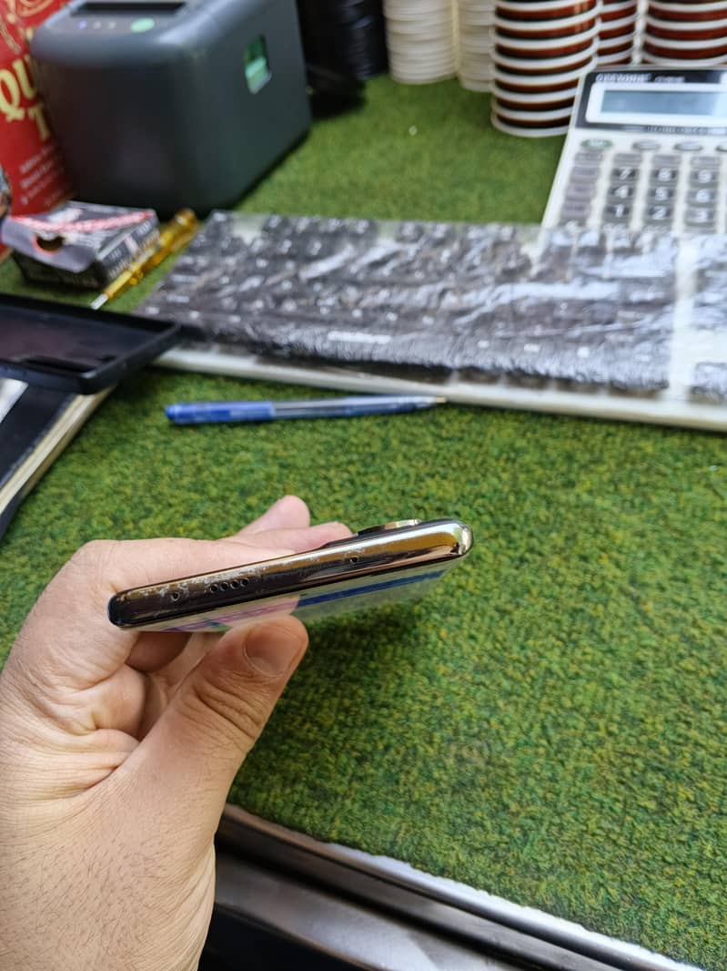 Tecno coman 40 pro 8