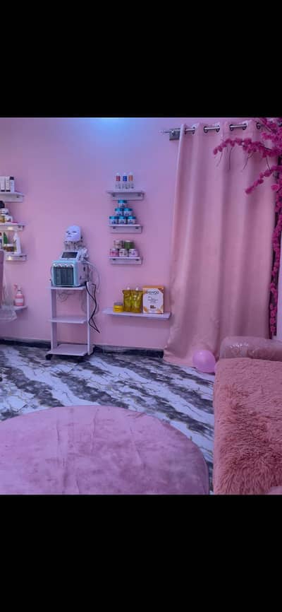 Ladies running beauty saloon