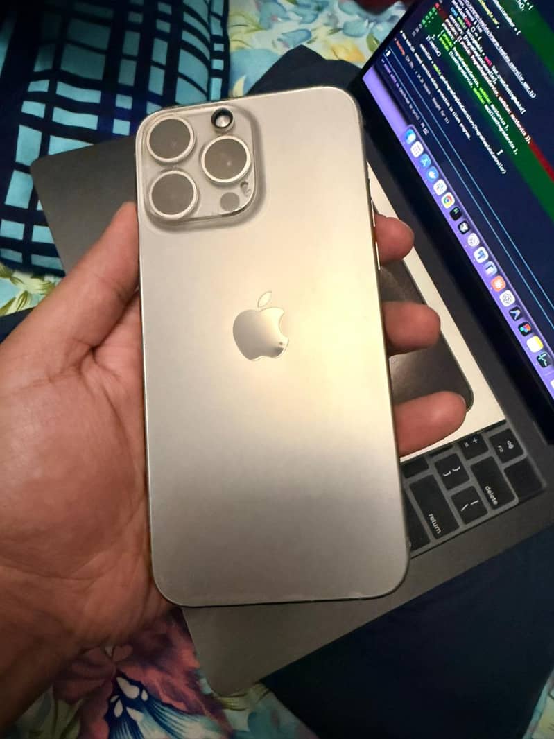 Apple iPhone 15 Pro Max 1