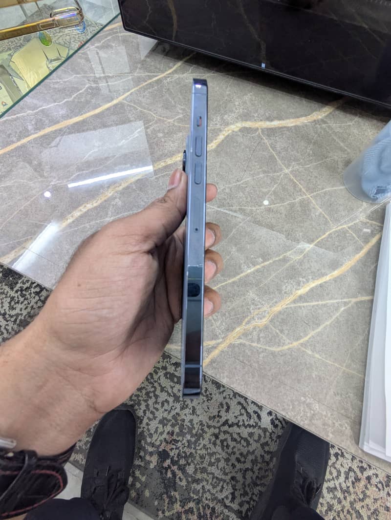 Apple iPhone 13 Pro Max 4